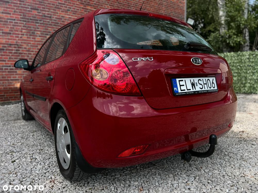 Kia Ceed - 33