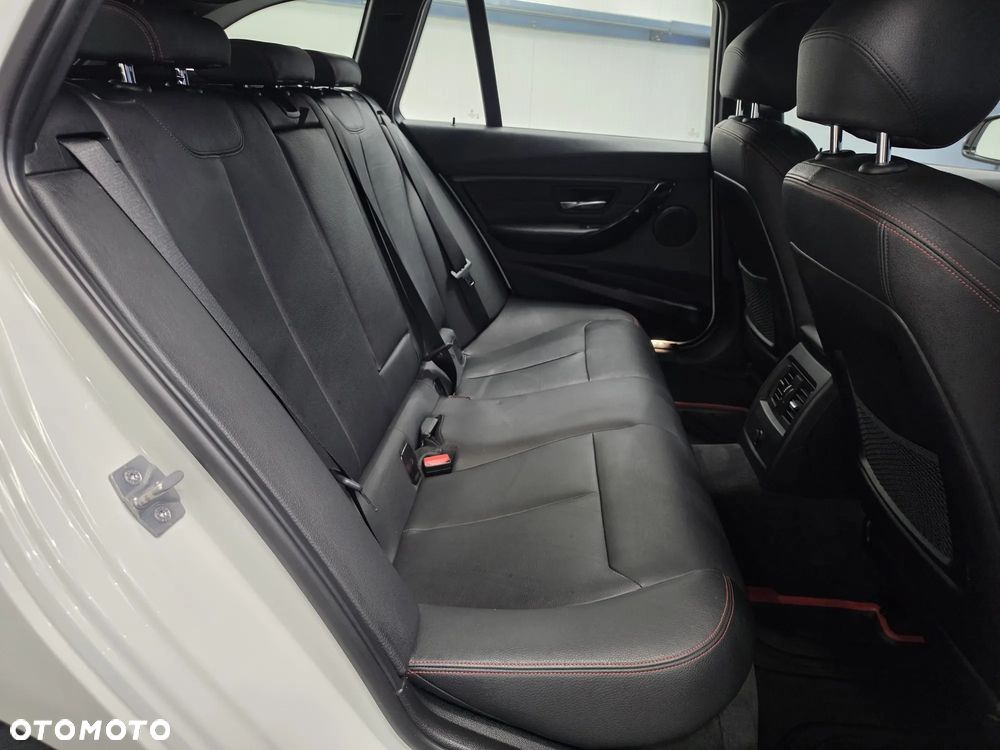 BMW Seria 3 316i Sport Line - 30