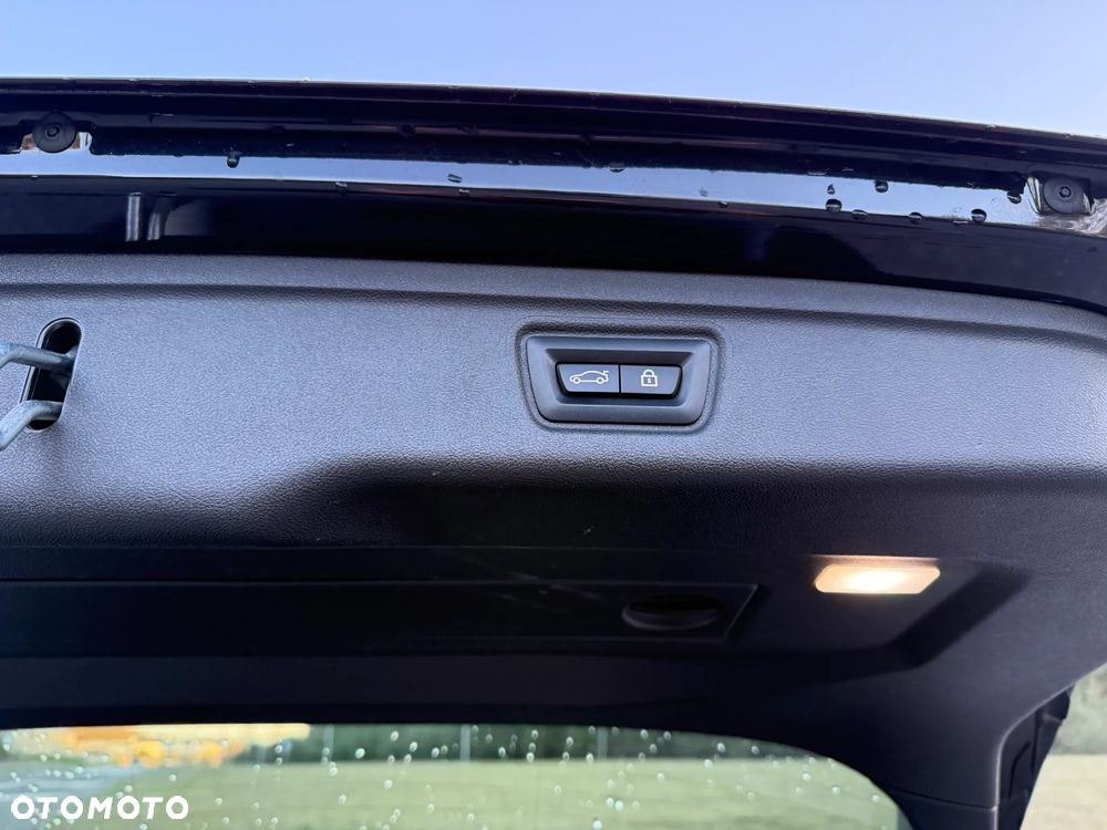 BMW Seria 3 330d xDrive - 24