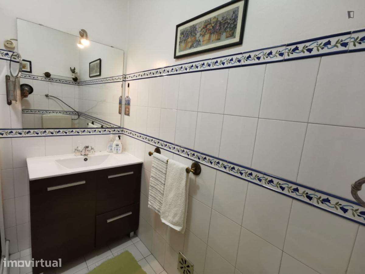Quarto - localizado em Benfica Lisbon - Grande imagem: 5/21