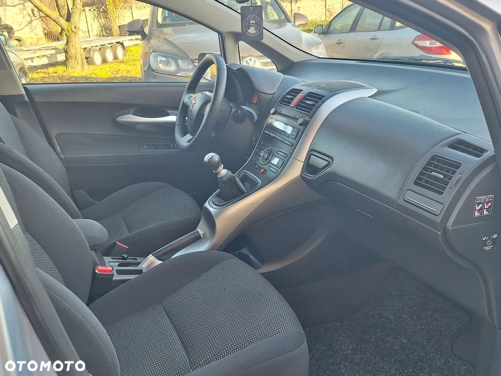 Toyota Auris 1.6 Life+ - 5