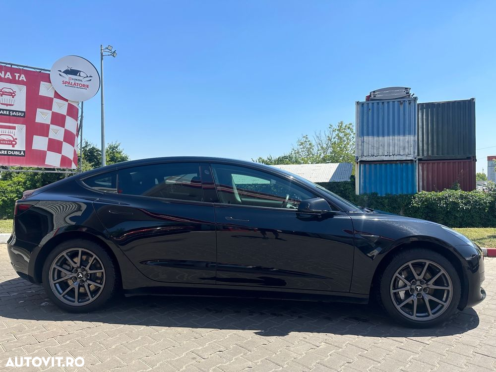 Tesla Model 3 - 5