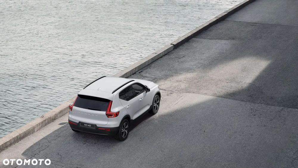 Volvo XC 40 B3 Plus Dark - 4