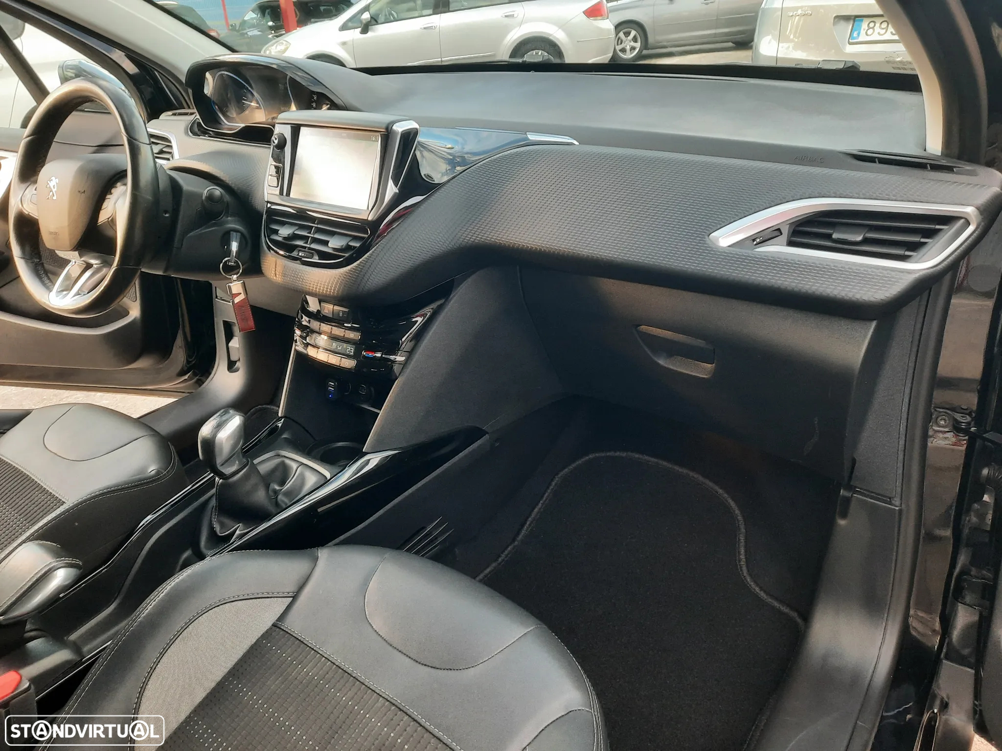 Peugeot 2008 1.6 BlueHDi Allure - 32