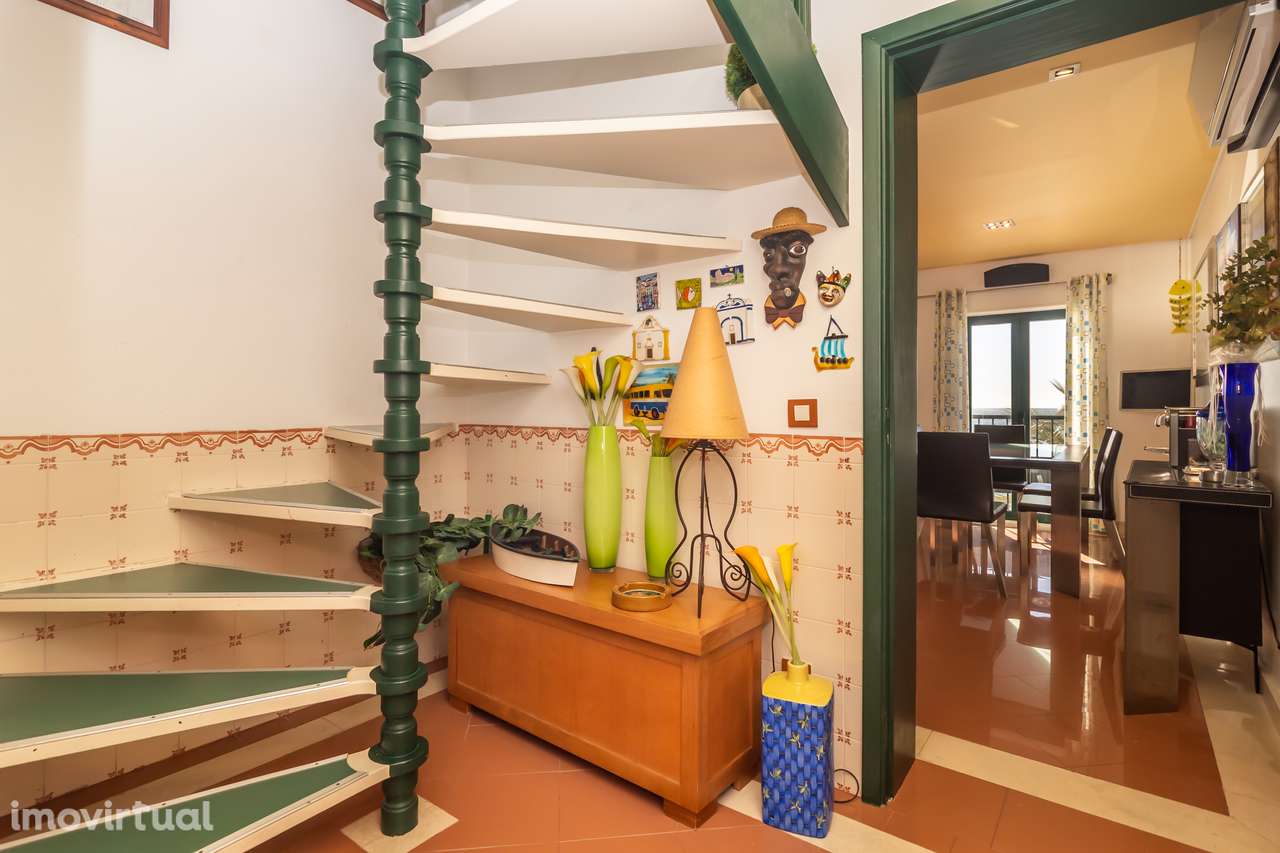 T4+1 Duplex em Primeira com 250m2, Linha de Mar | Sesimbra - Grande imagem: 5/35