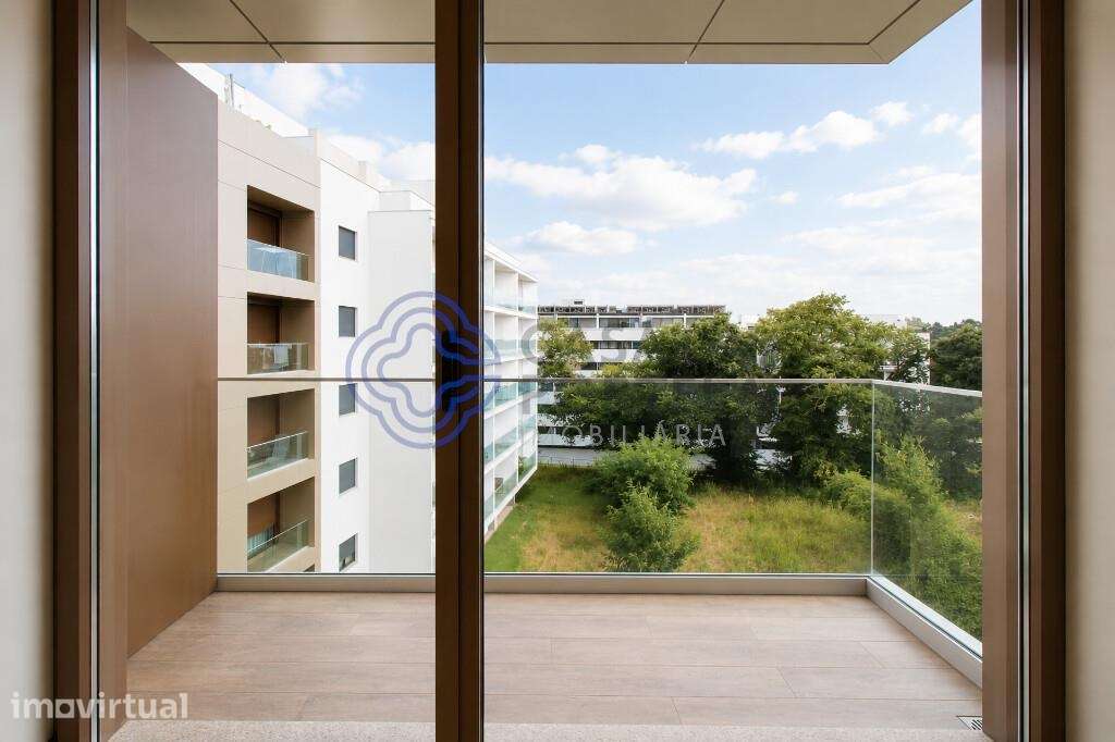 T1 moderno, luminoso e como novo, com varanda e garagem box - Grande imagem: 2/26