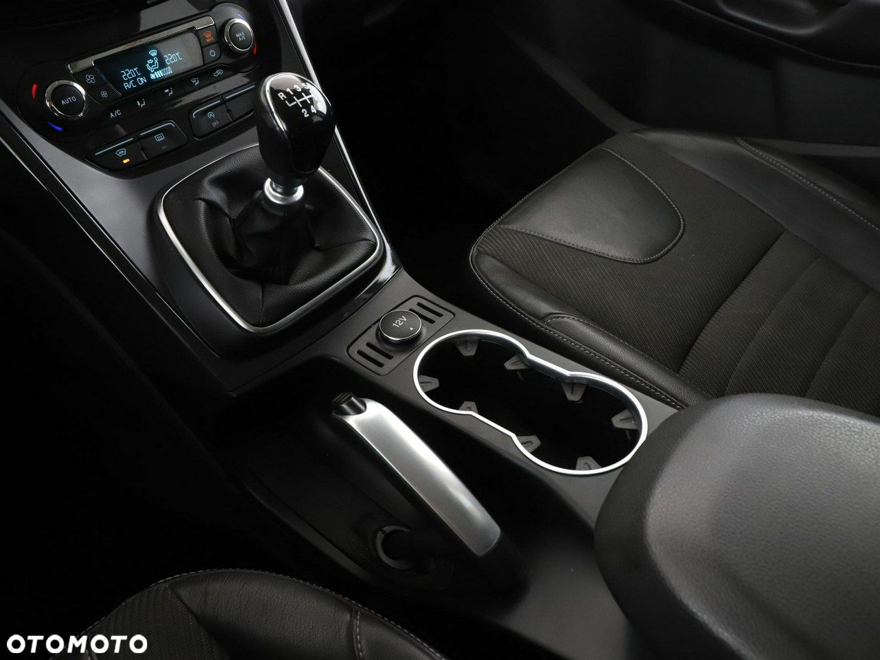 Ford Kuga 2.0 TDCi 2x4 Titanium - 27