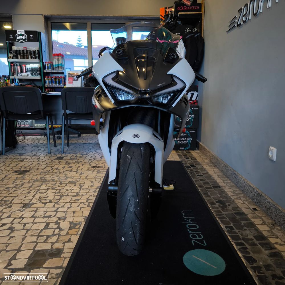 CF Moto 675SR-R - 3