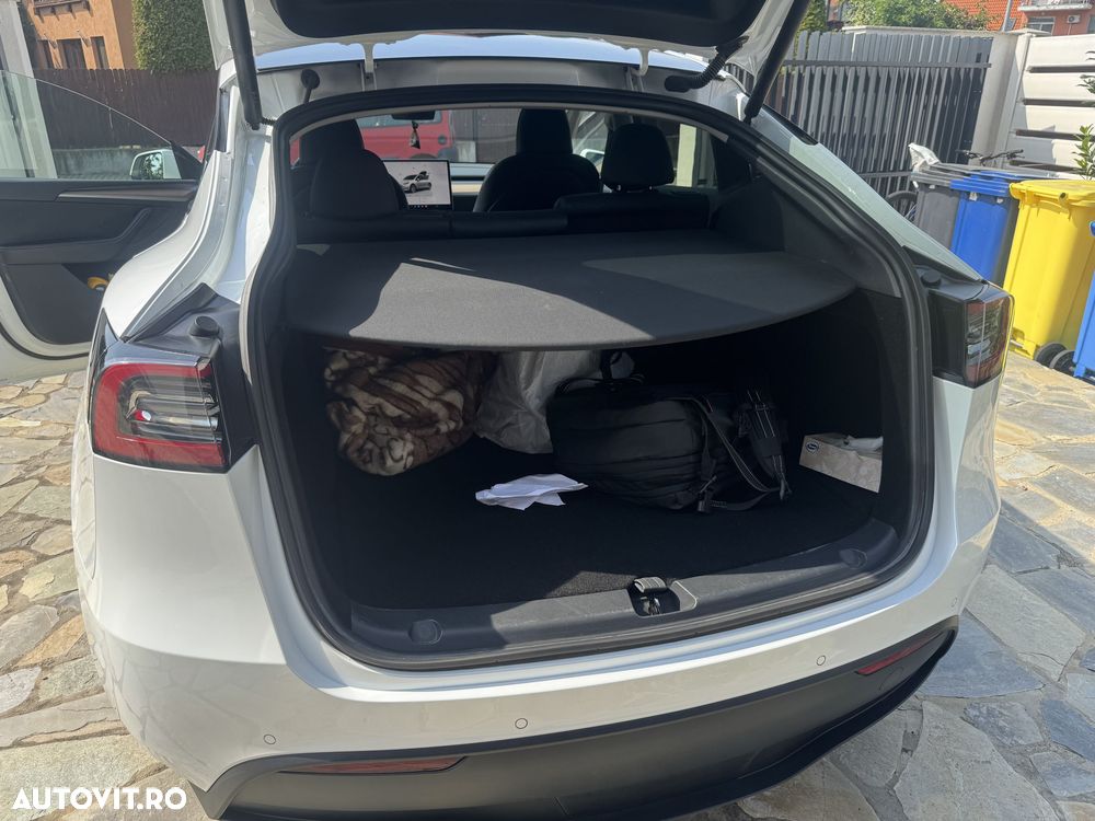 TESLA Model Y 2022 — imagine 3