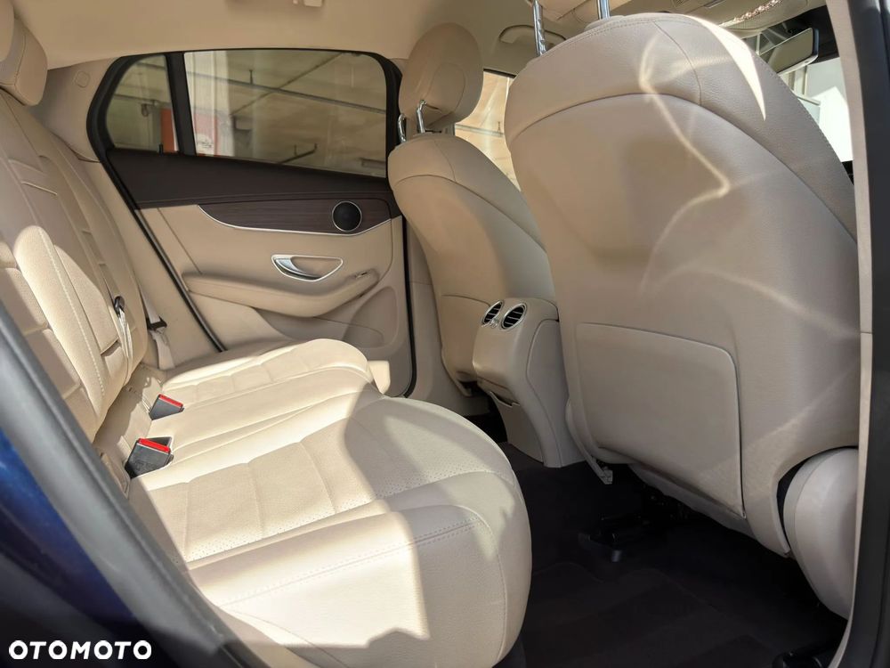 Mercedes-Benz GLC - 33