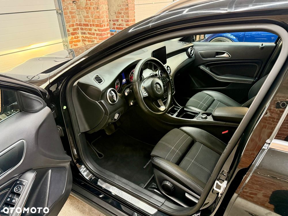 Mercedes-Benz GLA 180 7G-DCT Urban - 5