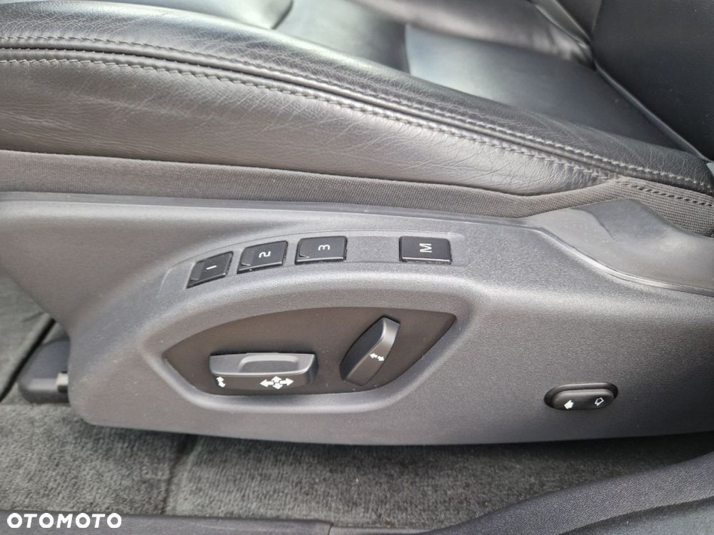 Volvo XC 60 D4 Momentum - 11