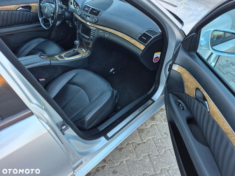 Mercedes-Benz Klasa E 320 CDI 7G-TRONIC Avantgarde - 24