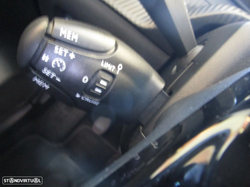 Peugeot 208 1.2 PureTech Active Pack - 31