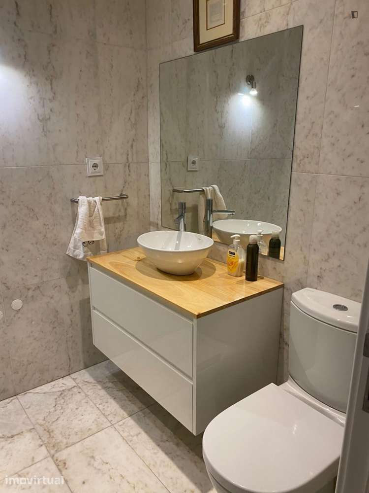 Quarto - localizado em Ramalde Porto - Grande imagem: 3/3