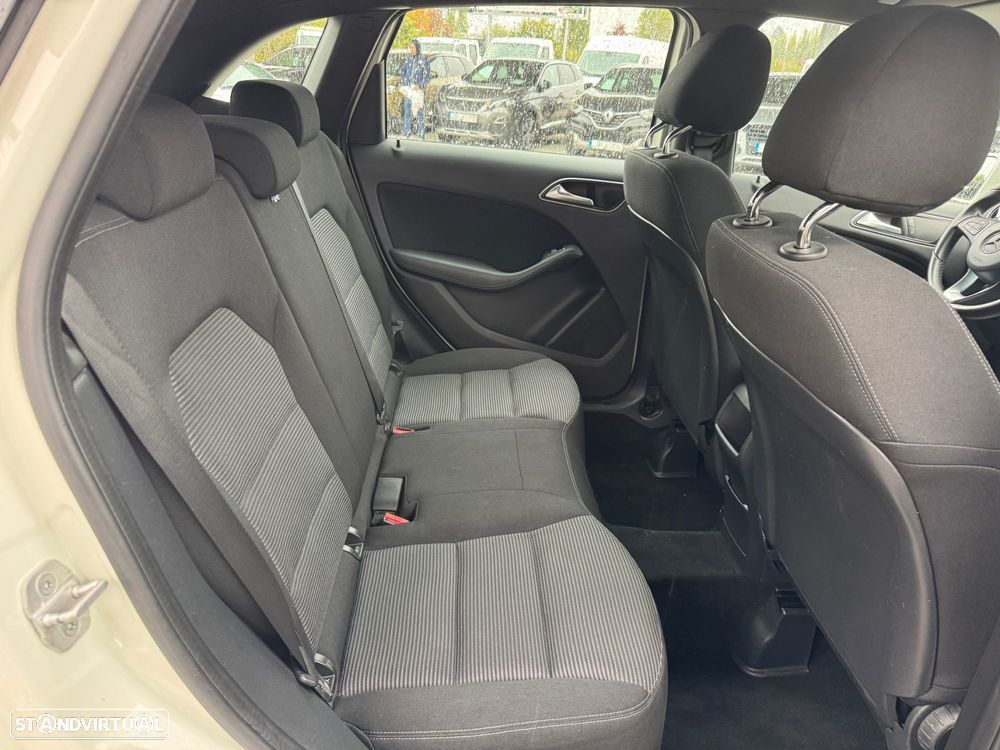 Mercedes-Benz B 180 d Edition - 15
