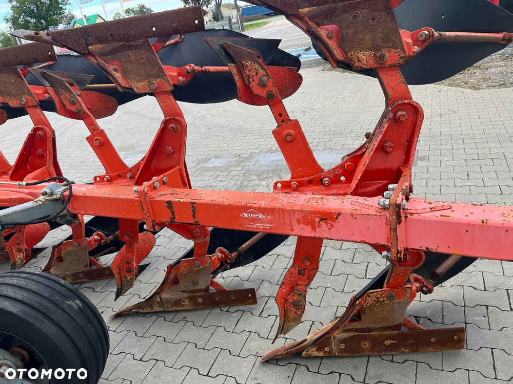 Kuhn Pługi 6-skibowe obrotowe 4+1+1 - 10