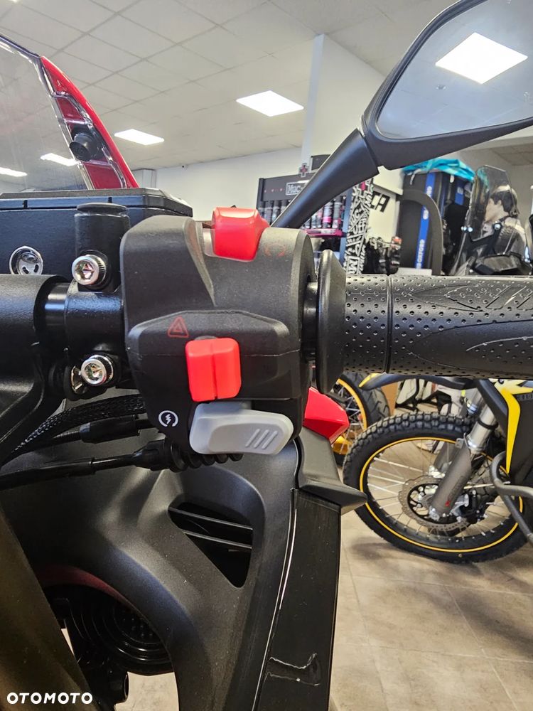 QJMOTOR SRK 125R - 8