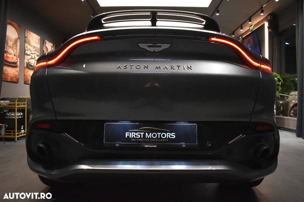 Aston Martin DBX - 3