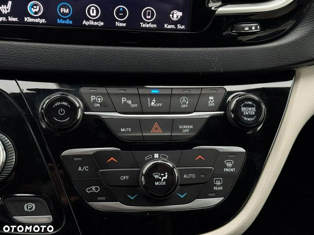 Chrysler Pacifica - 26