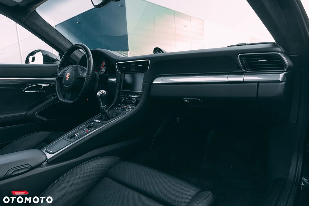 Porsche 911 Carrera 4S - 14