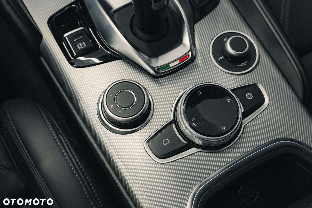 Alfa Romeo Giulia 2.0 Turbo Veloce Q4 - 24