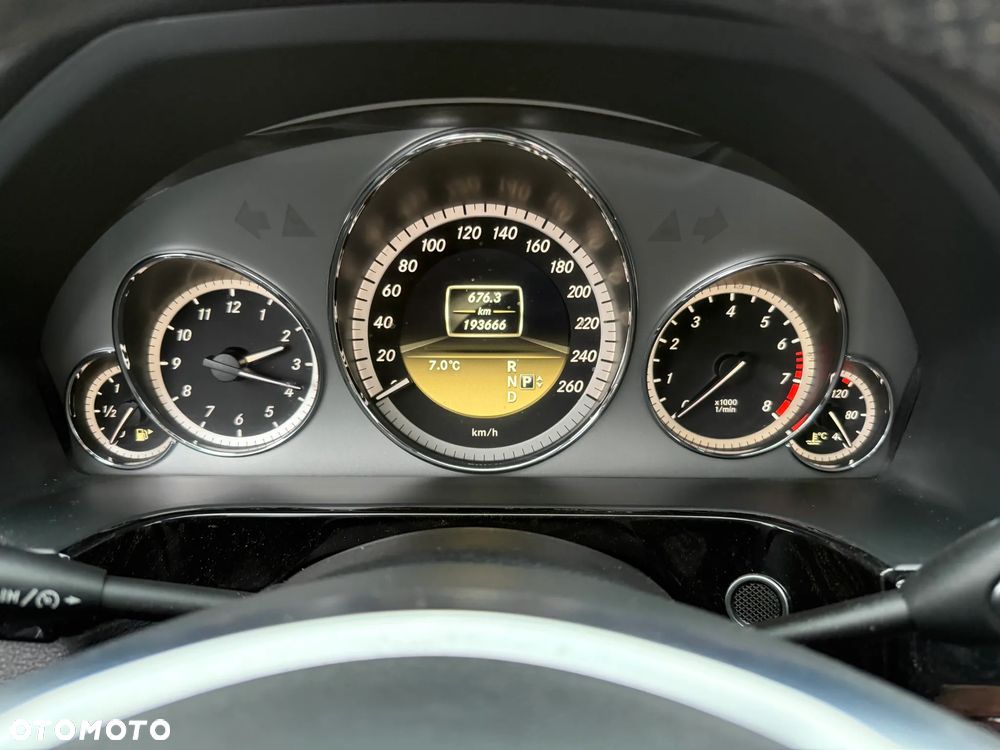 Mercedes-Benz Klasa E 350 4Matic 7G-TRONIC - 25