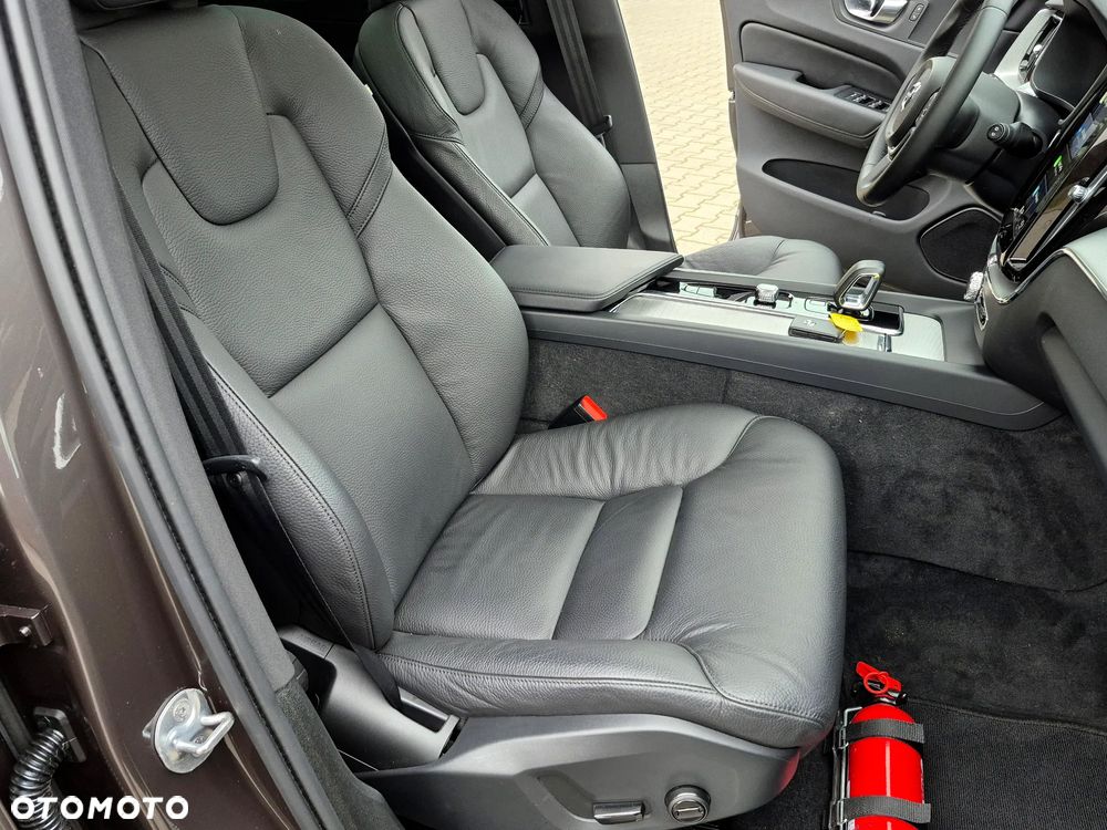 Volvo XC 60 T6 Plug-In Hybrid AWD Inscription - 12