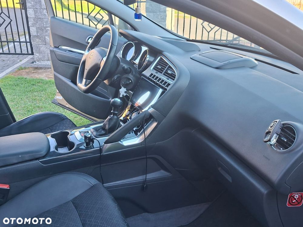Peugeot 3008 1.2 PureTech Allure S&S - 9