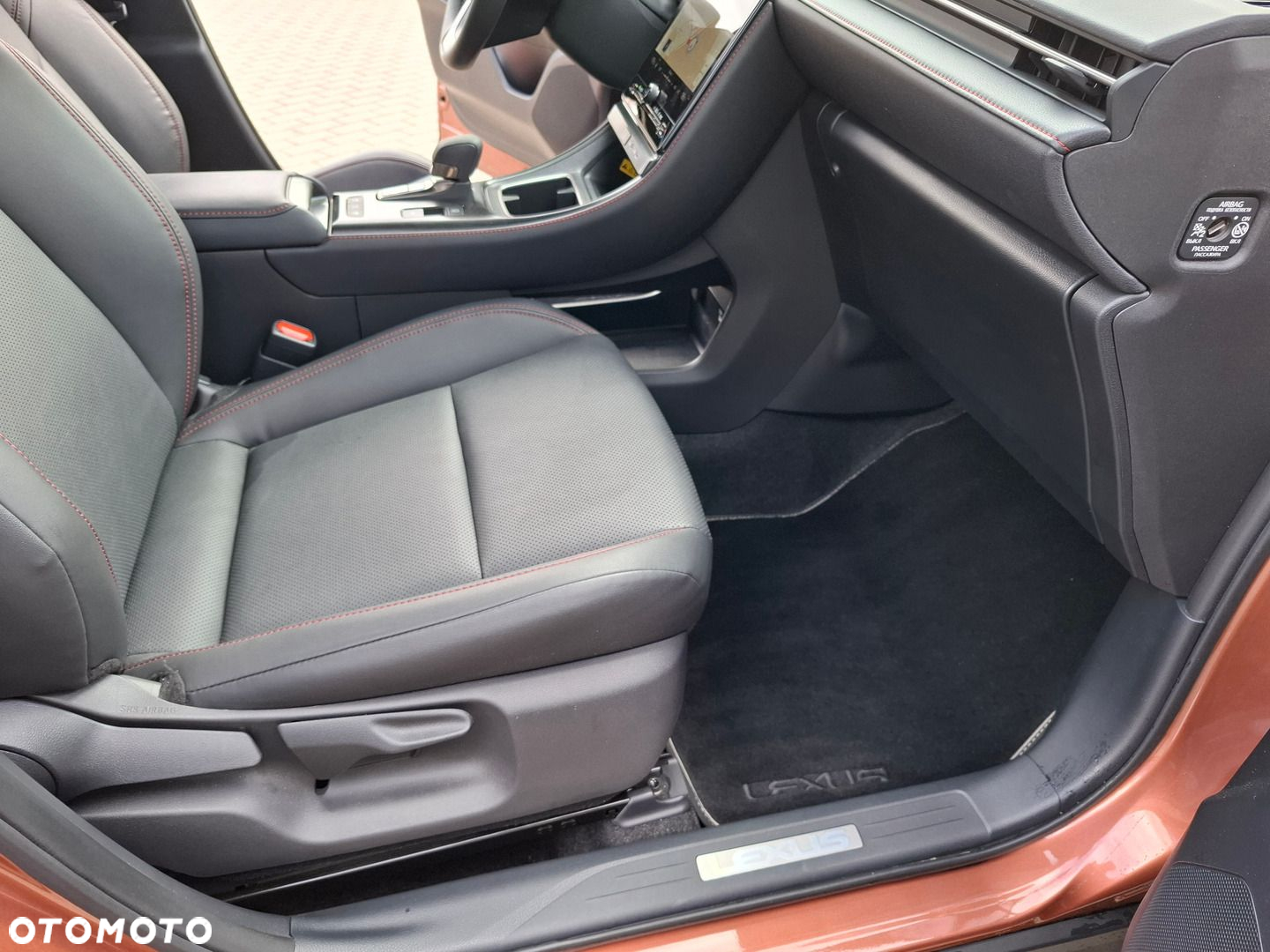 Lexus LBX 1.5 Hybrid Emotion - 22