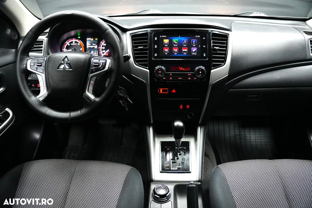 Mitsubishi L200 Double Cab 2.2 DI-D A/T Intense - 11