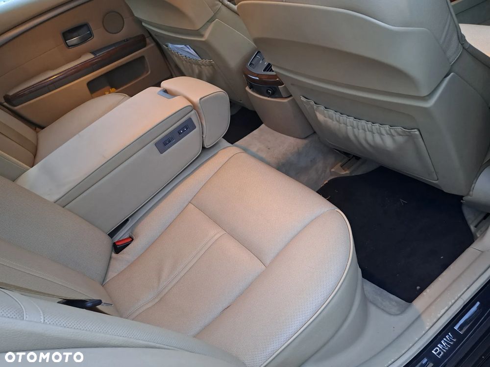 BMW Seria 7 730d - 24