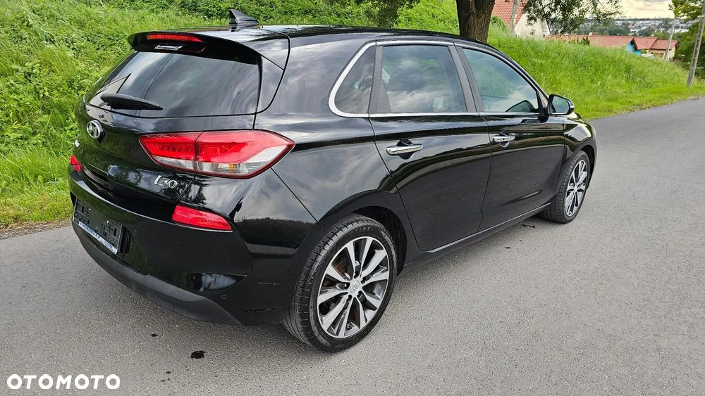 Hyundai i30 1.4 T-GDI Premiere Luxury DCT - 10