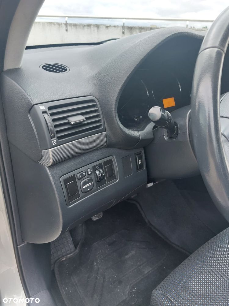 Toyota Avensis 2.0 D-4D - 11