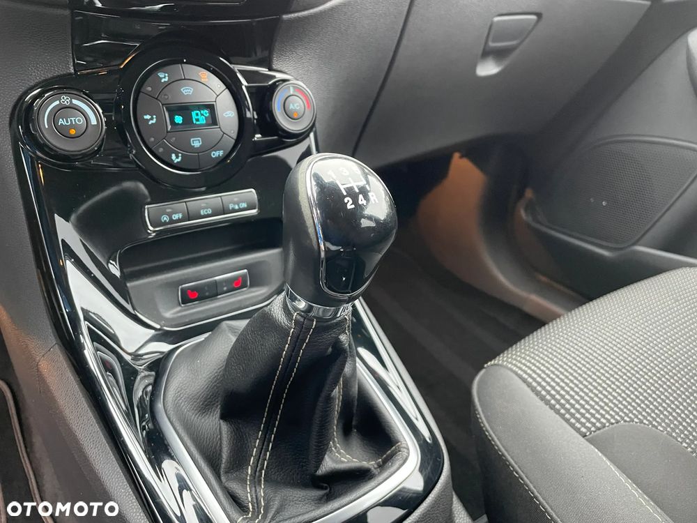 Ford Fiesta 1.0 EcoBoost S&S TITANIUM - 24