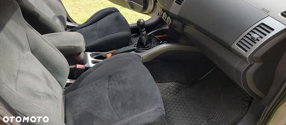 Mitsubishi Outlander 2.2 DI-D 4WD Invite - 25