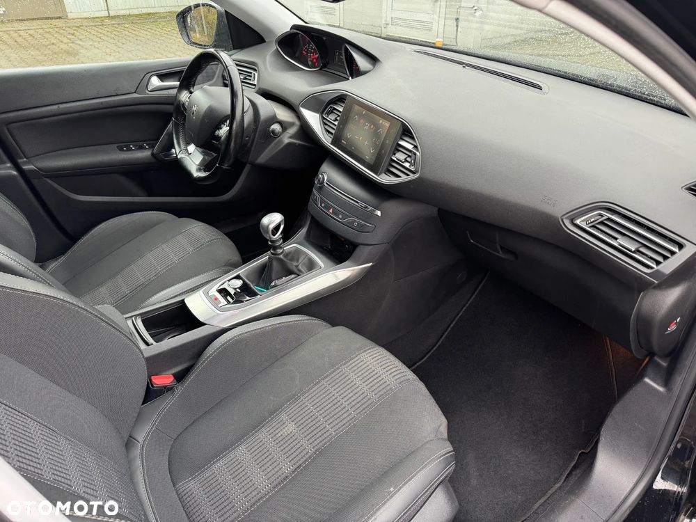 Peugeot 308 1.2 PureTech GPF Allure S&S - 10