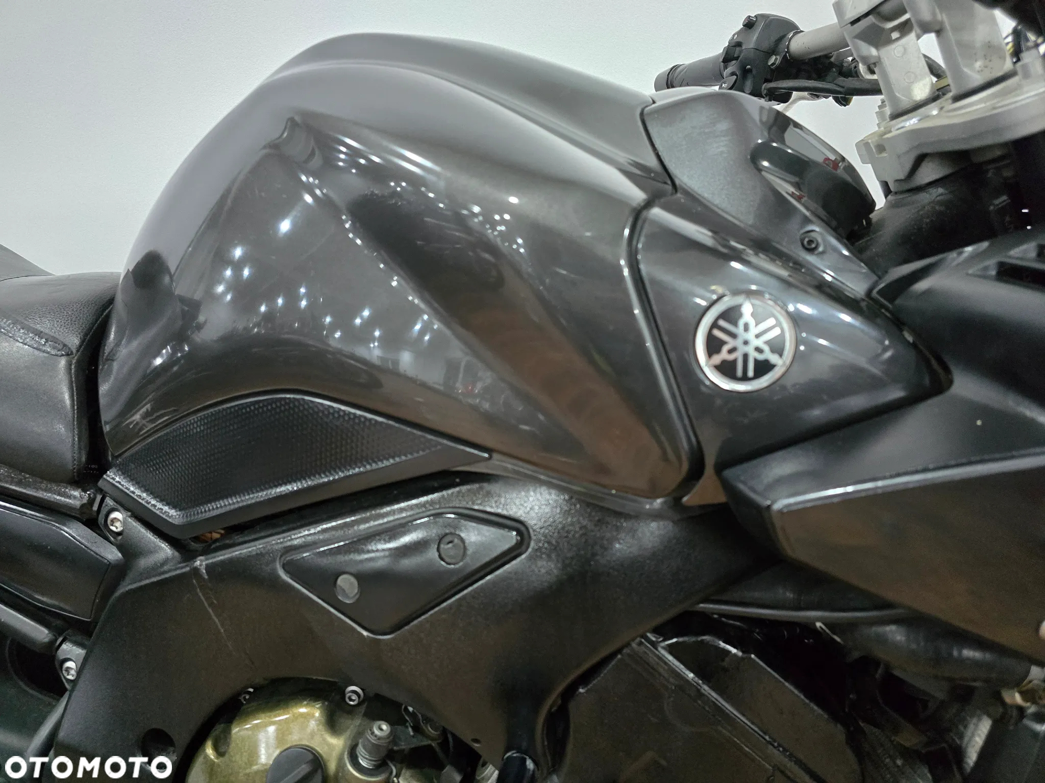 Yamaha FZ - 11