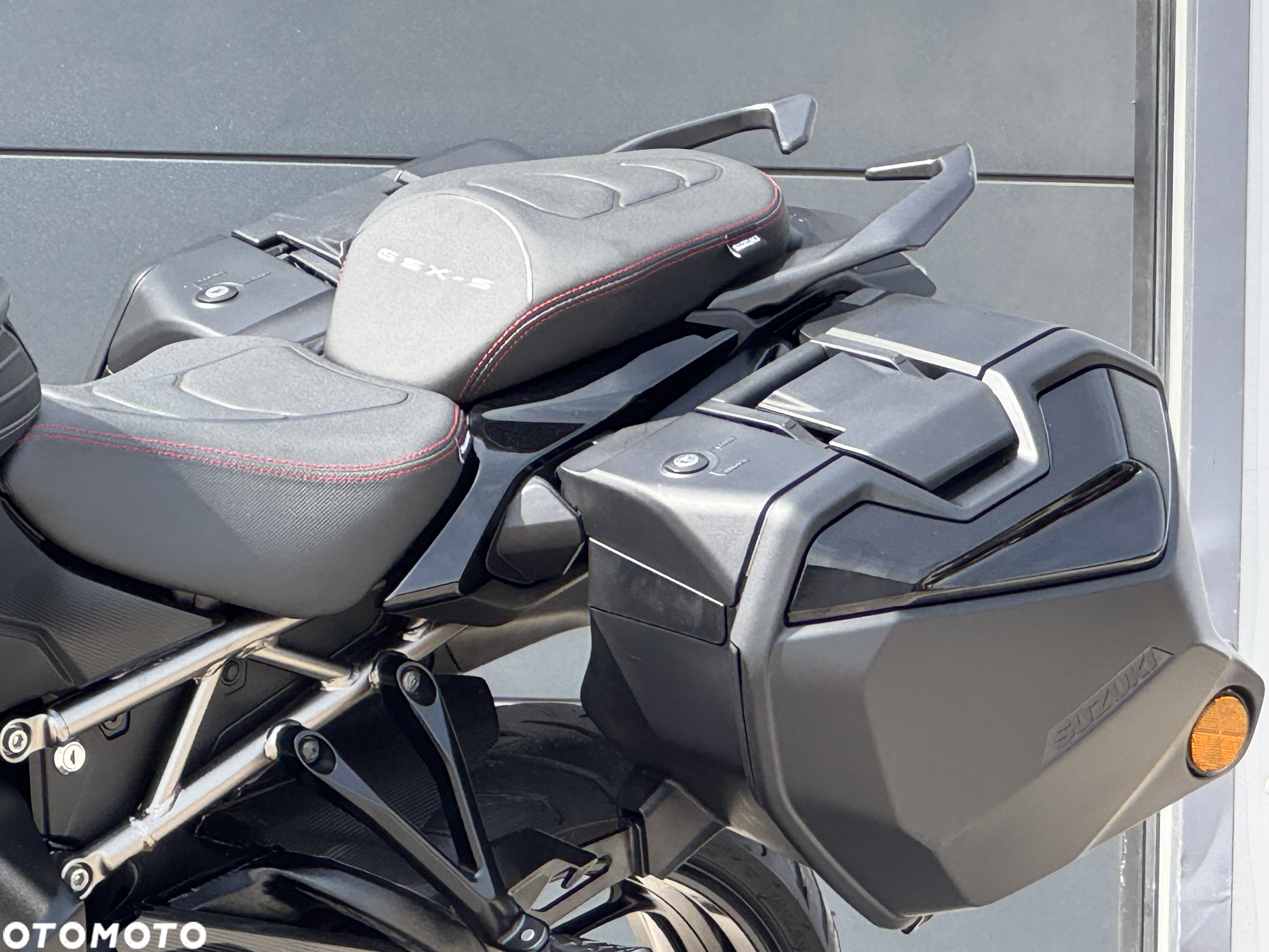 Suzuki GSX - 32