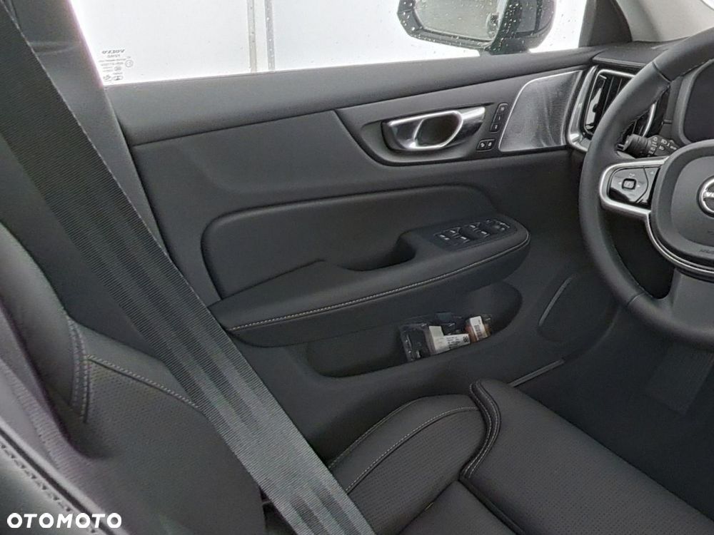 Volvo V60 B4 B DKG Ultra Dark - 12