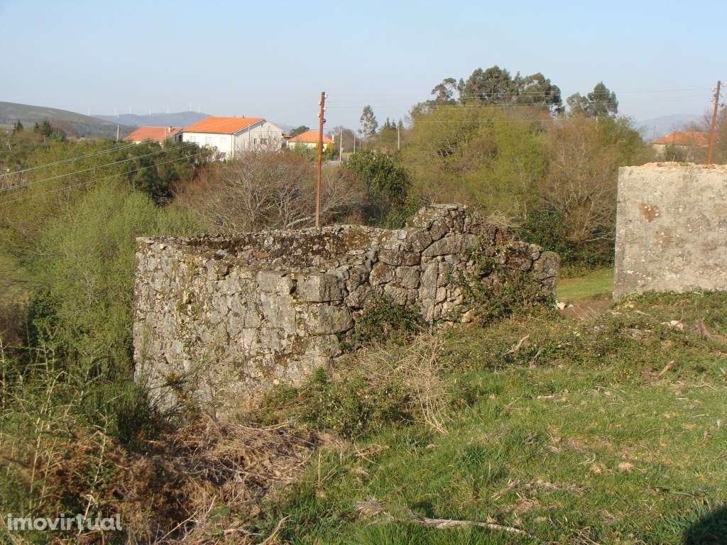 Casa em fase de restauro, em Vascões - Grande imagem: 2/8