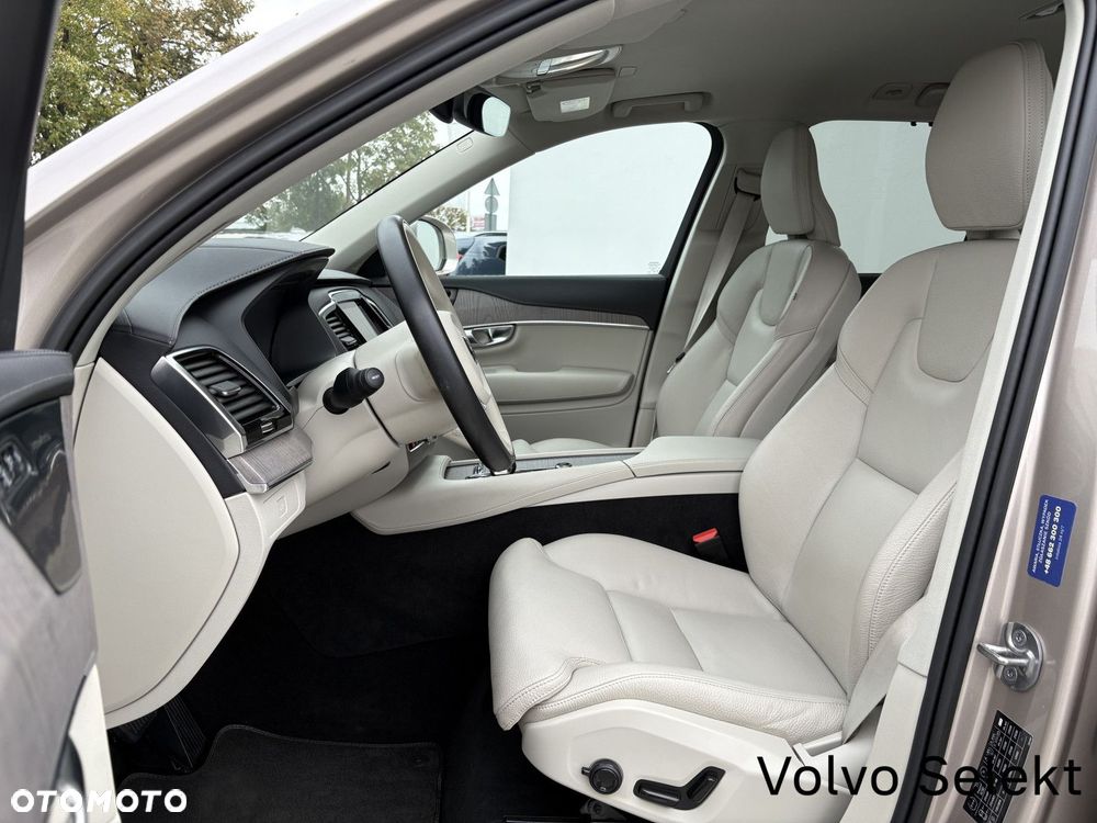 Volvo XC 90 - 9