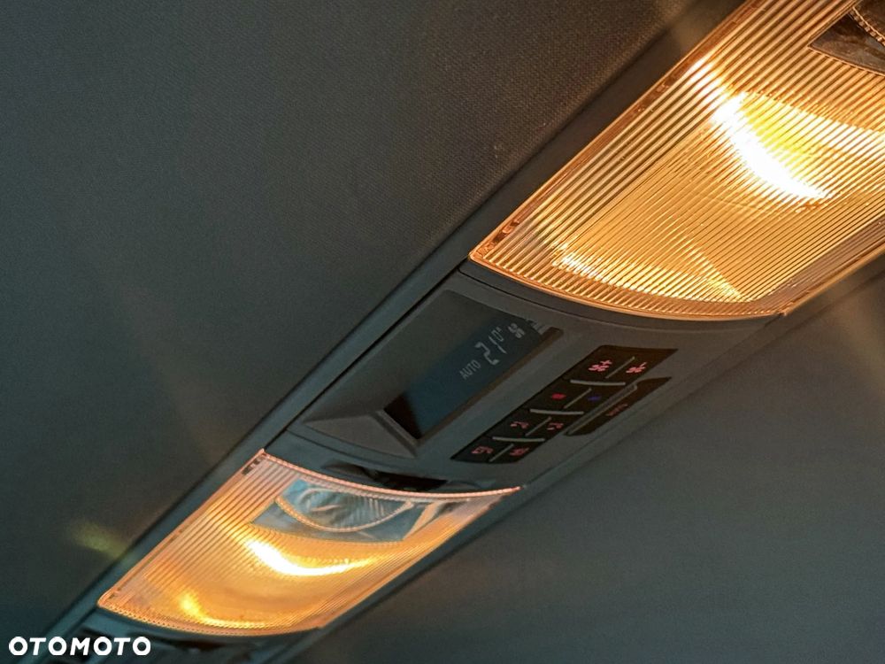 Volkswagen Multivan - 26