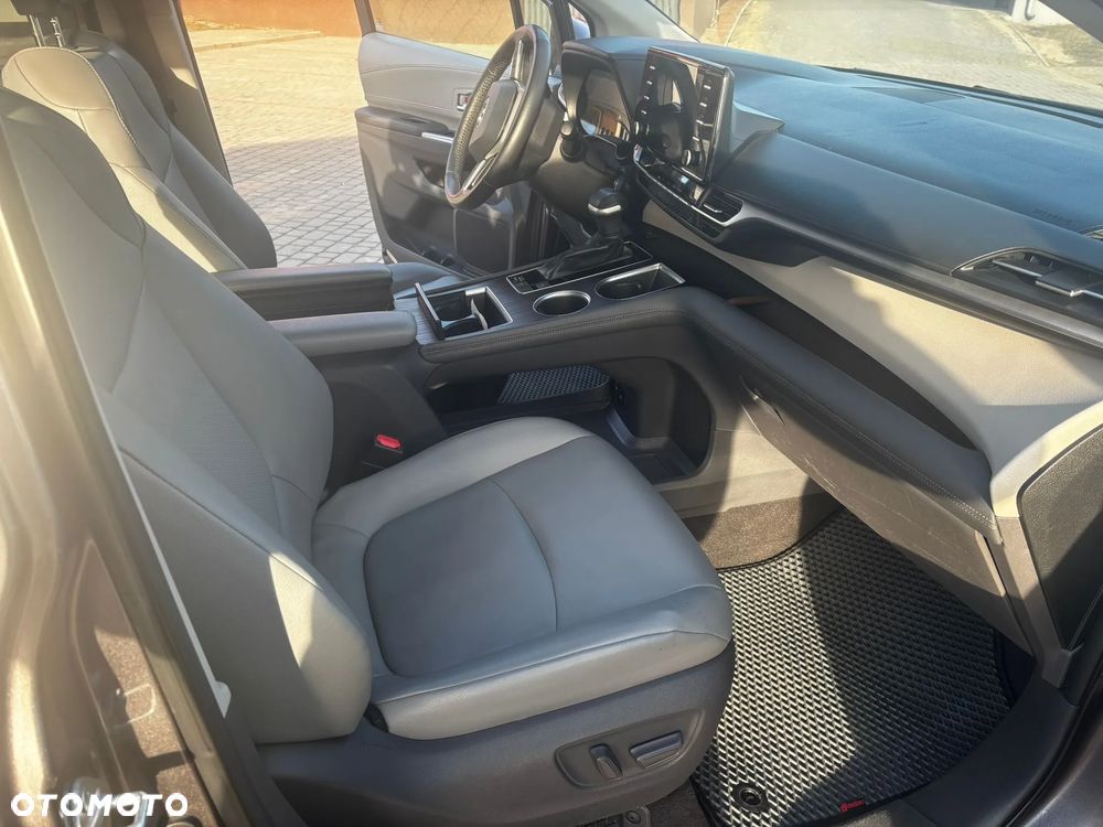 Toyota Sienna - 10