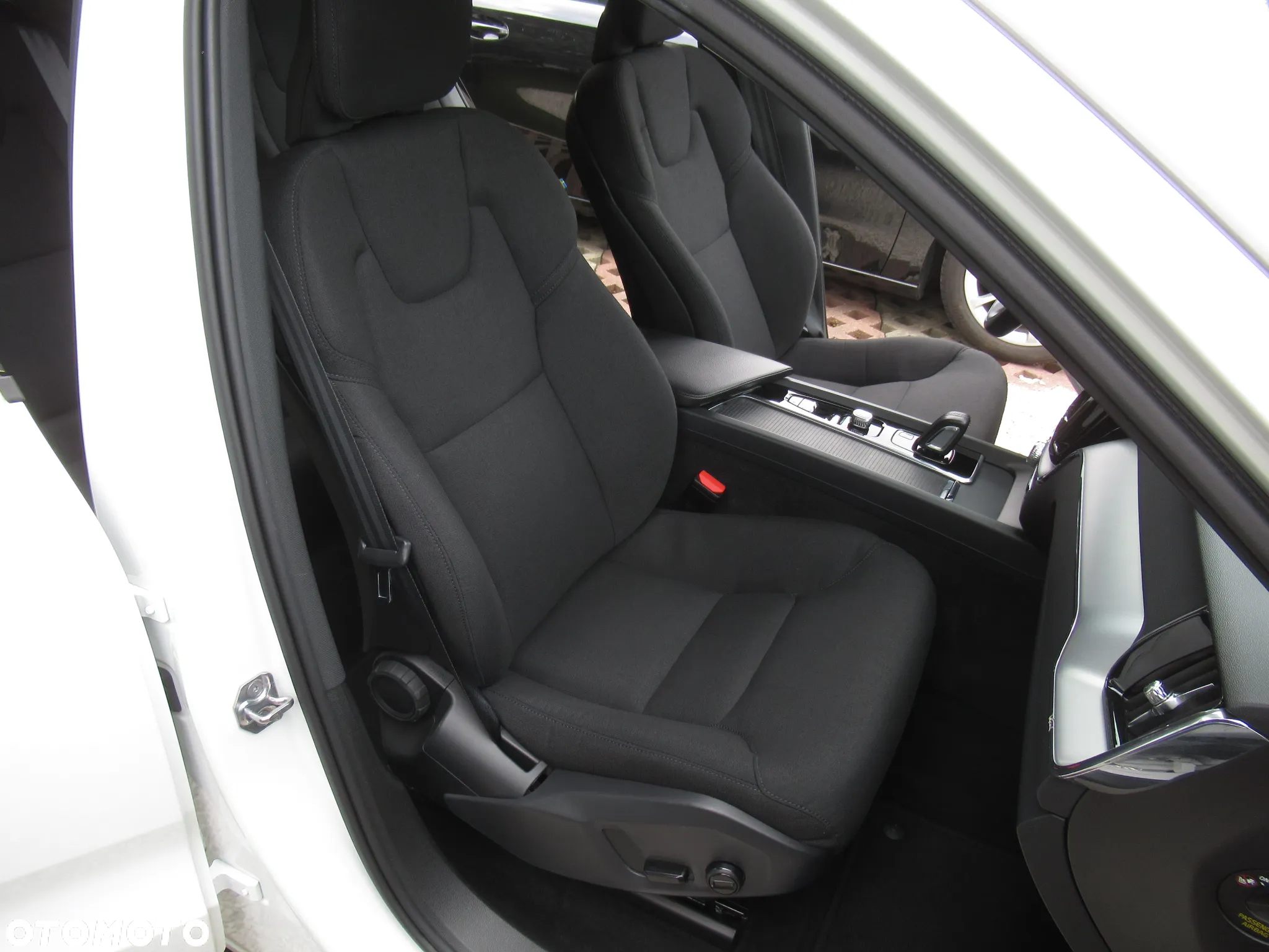 Volvo XC 60 B4 B Momentum - 10