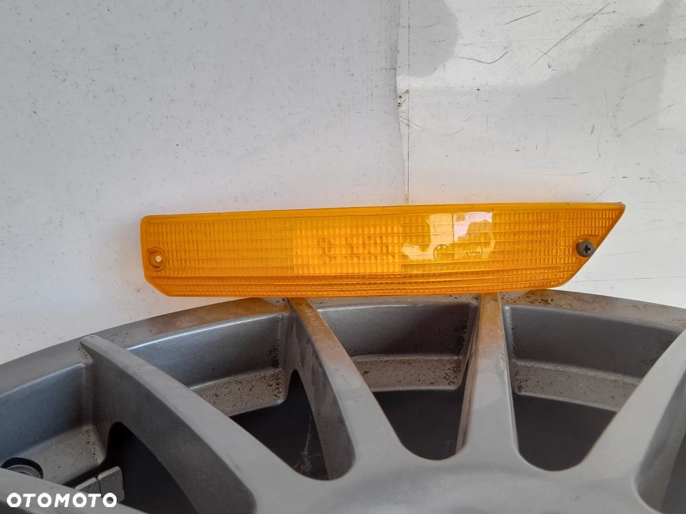 Klosz kierunkowskazu lewy przód BMW E12 32723R6 - 1