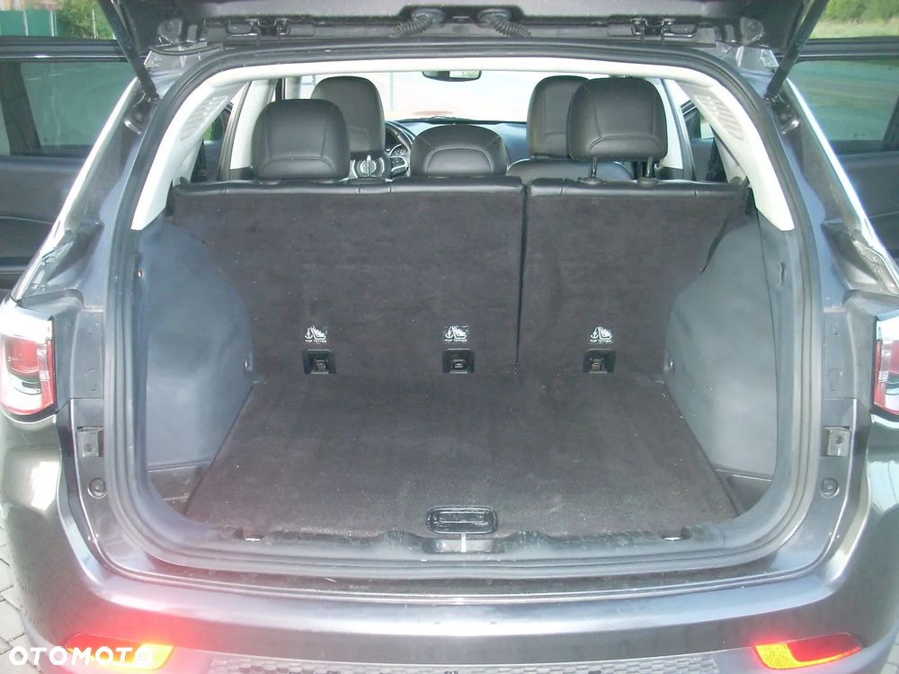 Jeep Compass - 12