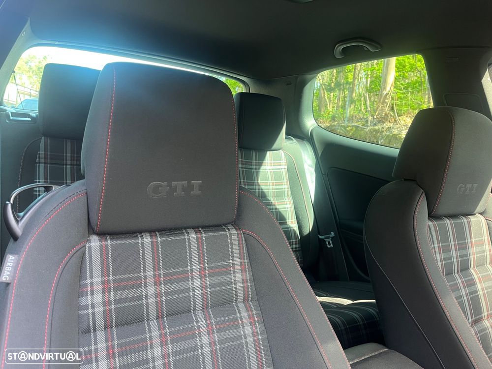 VW Golf 2.0 GTI DSG - 11