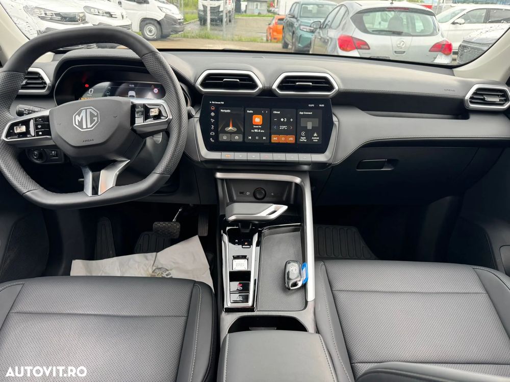 MG ZS HEV 1.5 GSI AT Exclusive - 10