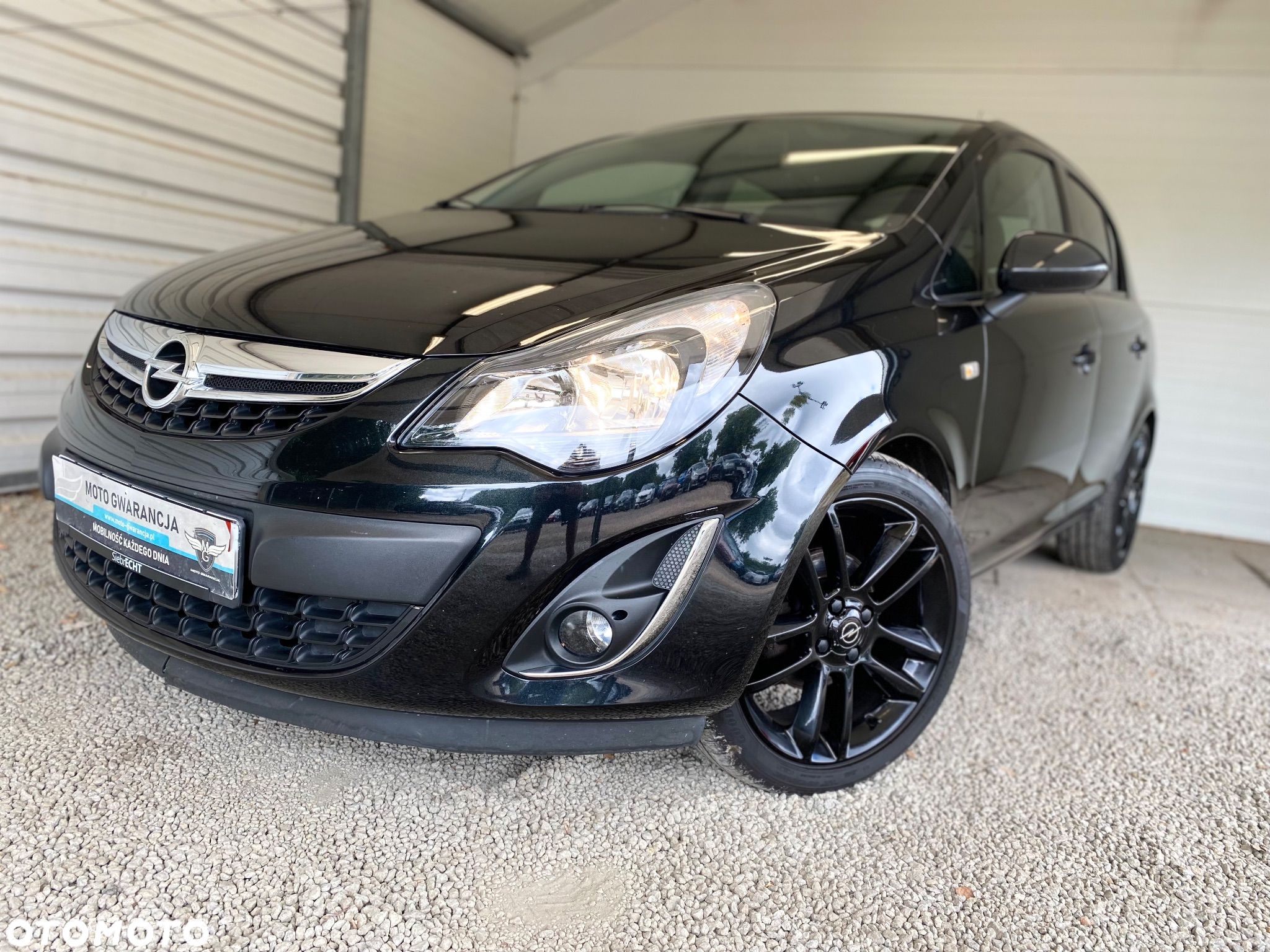 Opel Corsa 1.4 16V Color Edition - 1